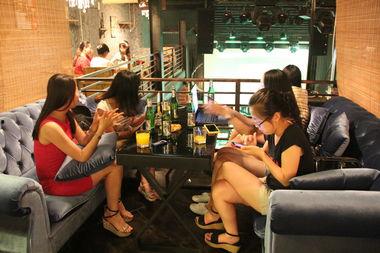 尽情娱乐吧,尽情娱乐吧的狂欢之旅